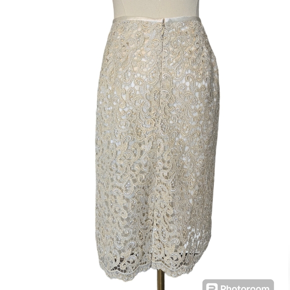 Tahari Luxe Lace metallic skirt suit - size. 6 - Picture 5 of 13
